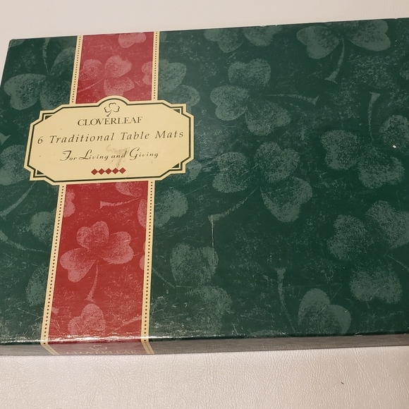 Cloverleaf Traditional Table  Mats Set of Six - Picture 4 of 5